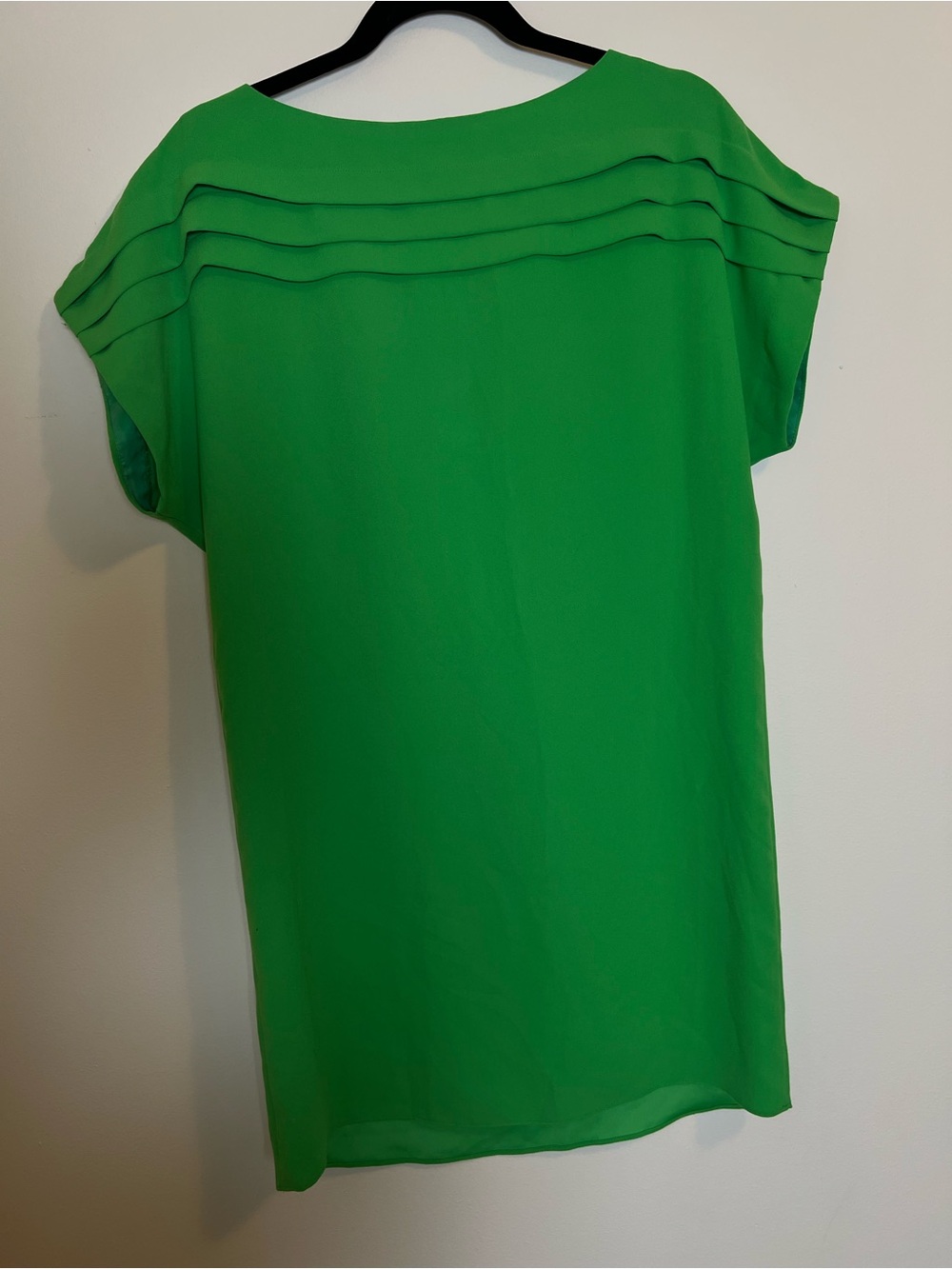 Trina Turk Green Pleated Yoke Short Sleeve Tunic